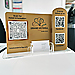 стойка с qr-кодове